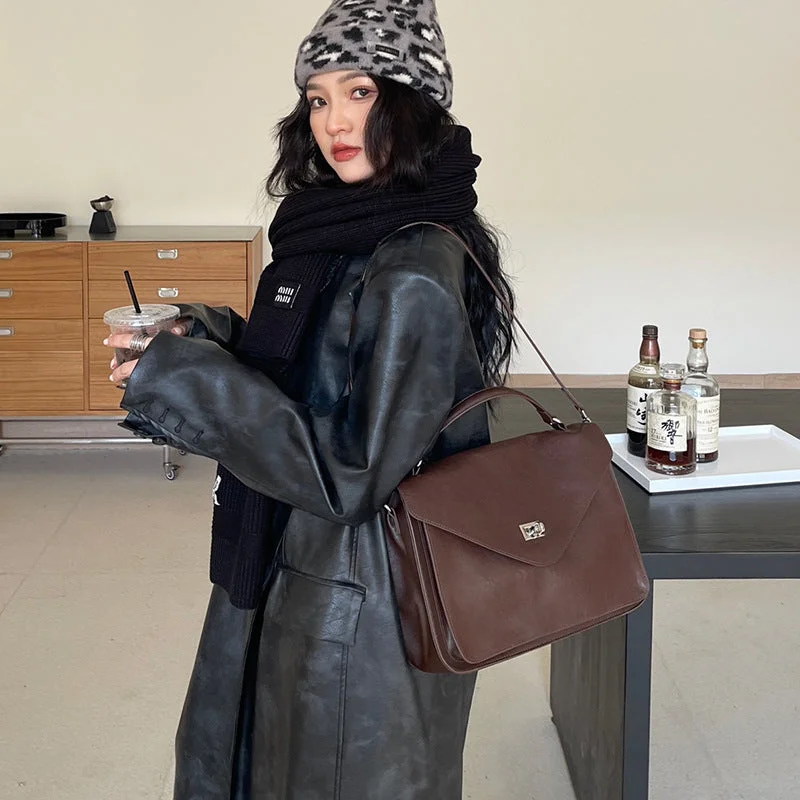 AWAKECRM 2025popular retro autumn and winter new light luxury large-capacity messenger bag fashion temperament single shoulder crossbody portable leather women's bag